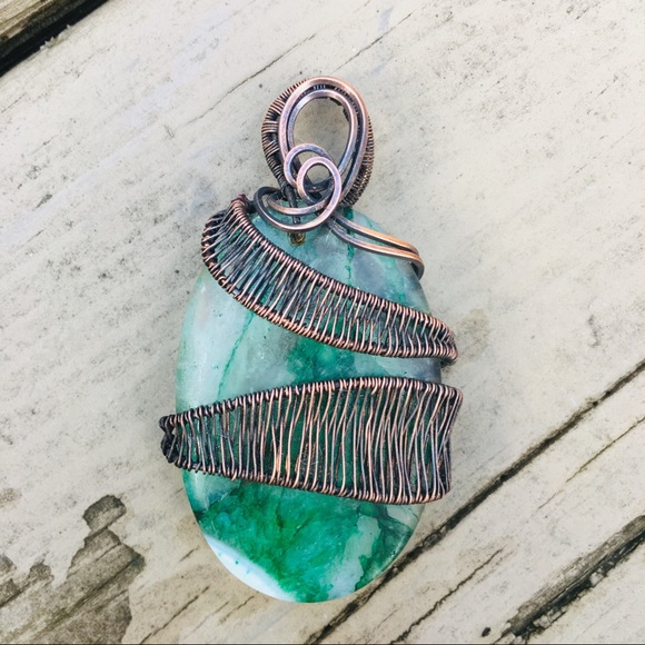 Green Agate copper wire wrapped pendant necklace - Picture 2 of 8